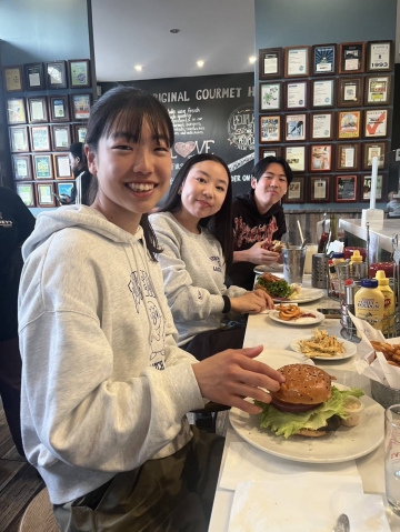 分厚いハンバーガー.JPG